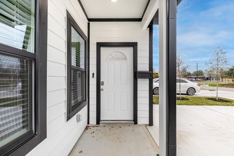 Tiny photo for 4661 Clover Street #B, Houston, TX 77051 (MLS # 62582108)
