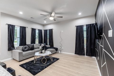 Tiny photo for 4661 Clover Street #B, Houston, TX 77051 (MLS # 62582108)