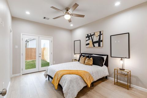 Tiny photo for 4661 Clover Street #B, Houston, TX 77051 (MLS # 62582108)