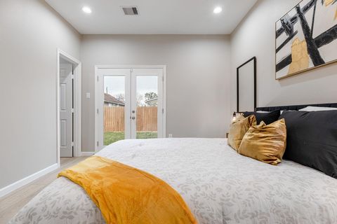 Tiny photo for 4661 Clover Street #B, Houston, TX 77051 (MLS # 62582108)