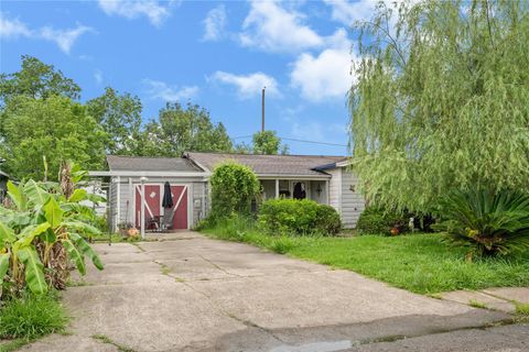 Photo of 2107 Norman Street, Pasadena, TX 77506 (MLS # 22188455)