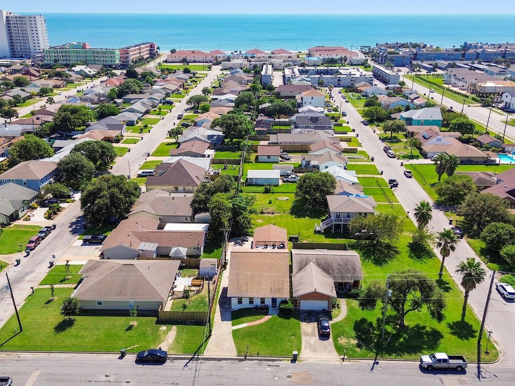 Photo of 8007 Beluche Drive, Galveston, TX 77551 (MLS # 5506197)
