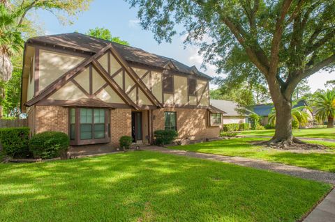 Photo of 2704 Pine Needle Lane, Pearland, TX 77581 (MLS # 46199931) Photo of 2704 Pine Needle Lane, Pearland, TX 77581 (MLS # 46199931)