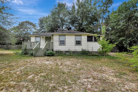 Photo of 11076 Woodside Drive, Plantersville, TX 77363 (MLS # 41173960)
