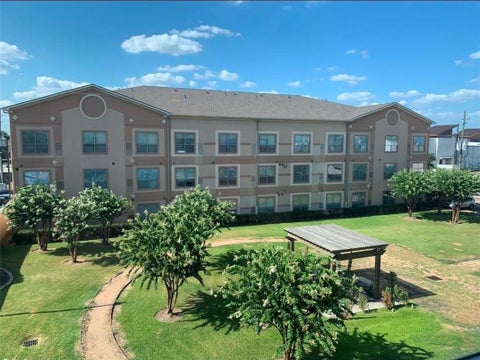 Condo For Sale - 6633 W Sam Houston Parkway #2D<br/> Houston, TX 77072