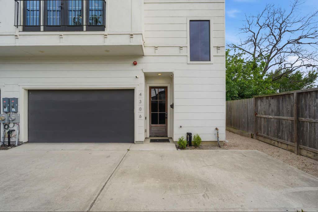 Photo of 4306 Center Street, Houston, TX 77007 (MLS # 30420775)