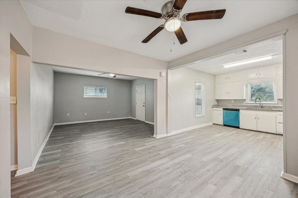 Photo of 710 E Magnolia Street, Angleton, TX 77515 (MLS # 80742159)