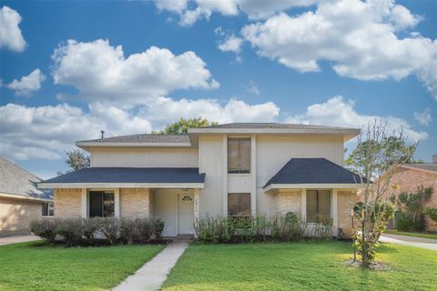 Photo of 2822 Colonial Drive, Sugar Land, TX 77479 (MLS # 83453956)