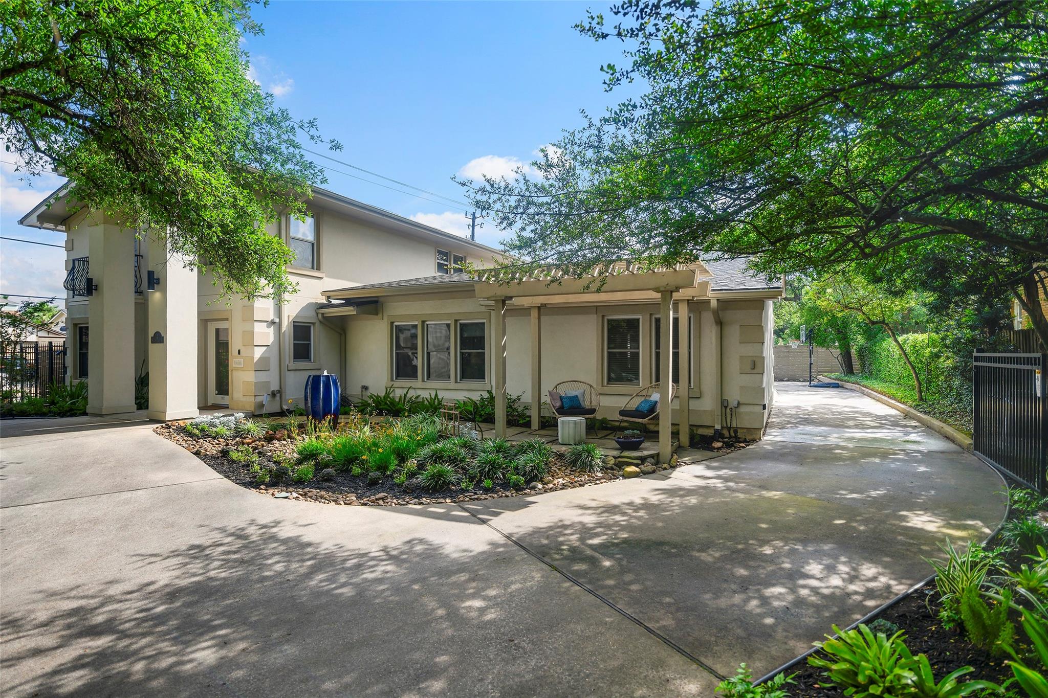 2 Cedar Lawn Drive N