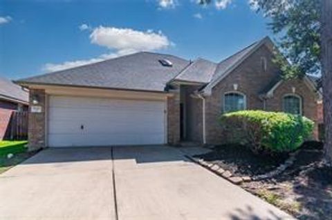 Photo of 3622 Glenhill Drive, Pearland, TX 77584 (MLS # 76744758)