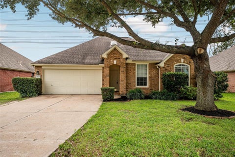 Homes For Sale - 6103 Branch Lake Drive<br/> Houston, TX 77066