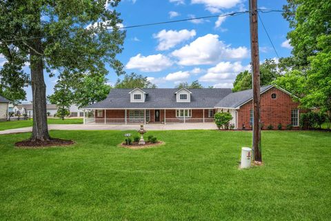 Photo of 322 Buffalo Court, Livingston, TX 77351 (MLS # 67900771)