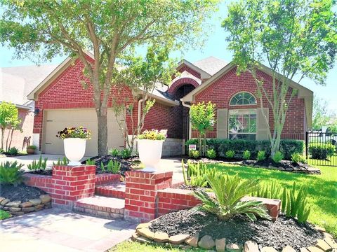 Photo of 18911 Cove Mill Lane, Cypress, TX 77433 (MLS # 61357506)
