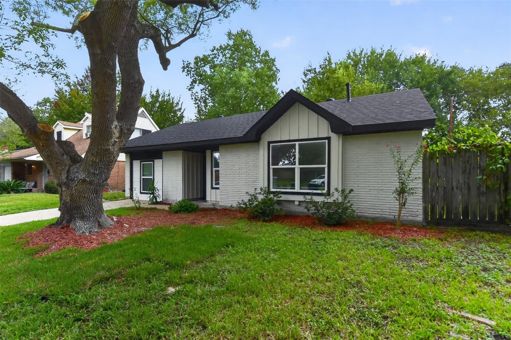 Photo of 3318 Ripplebrook Drive, Houston, TX 77045 (MLS # 75868172)
