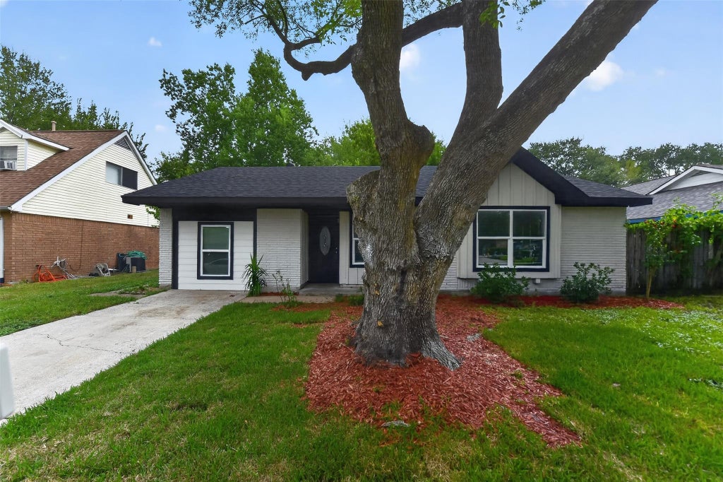 Photo of 3318 Ripplebrook Drive, Houston, TX 77045 (MLS # 75868172)