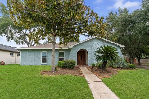 Photo of 9002 Grape Street, Houston, TX 77036 (MLS # 93694116)