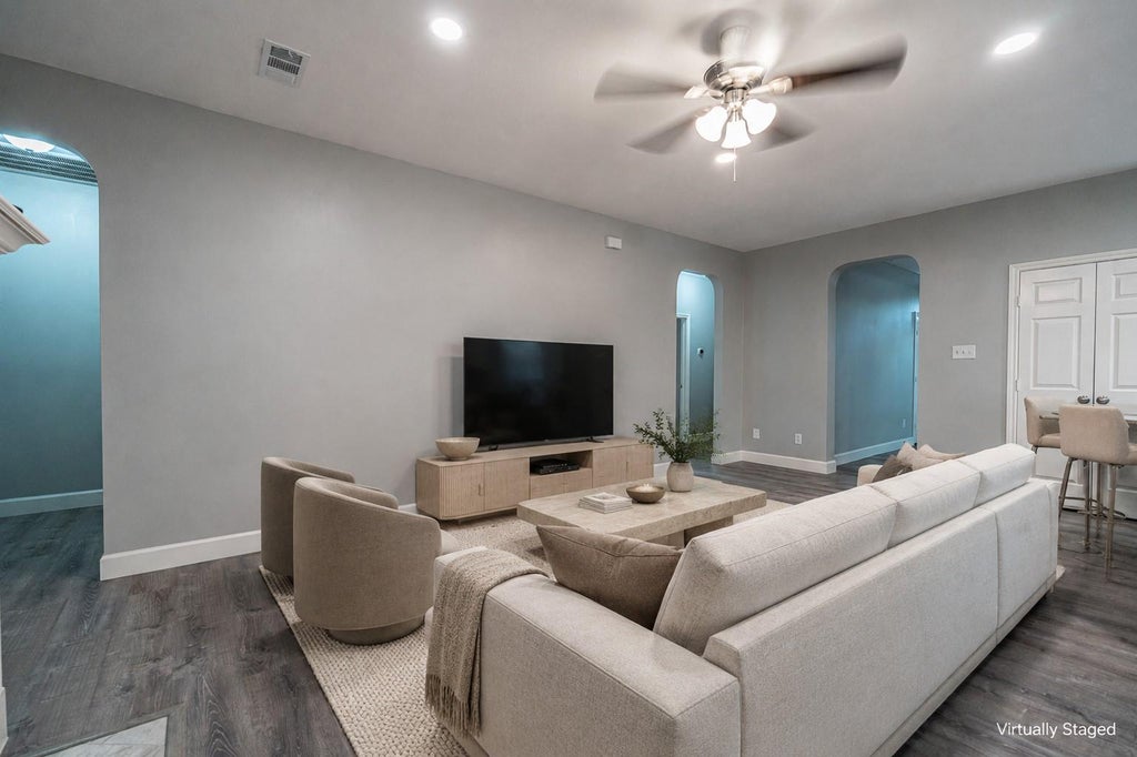 Photo of 3143 W Hampton Drive, Houston, TX 77082 (MLS # 98342057)