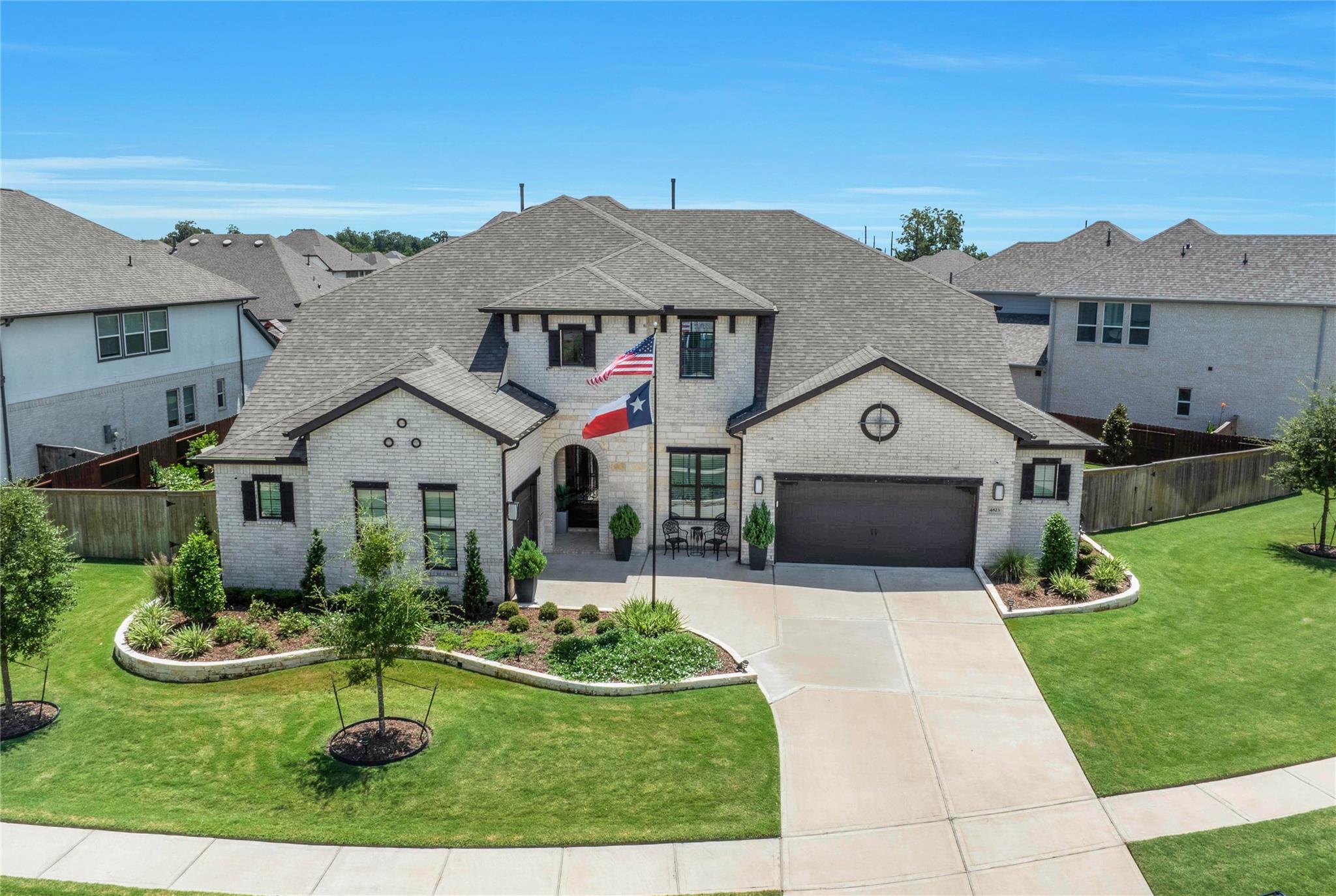 4823 Creekbend Drive