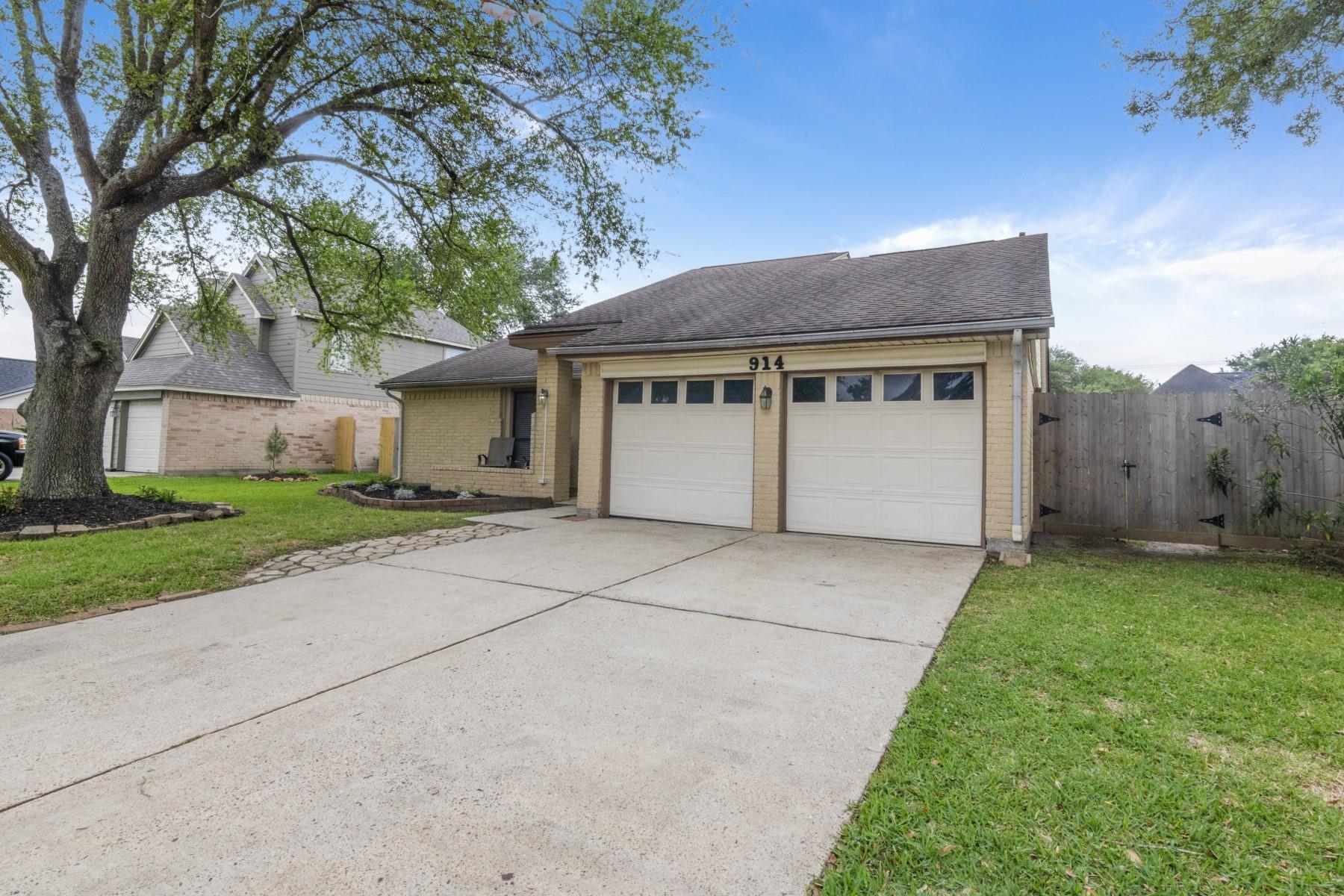 914 Briarwood Court