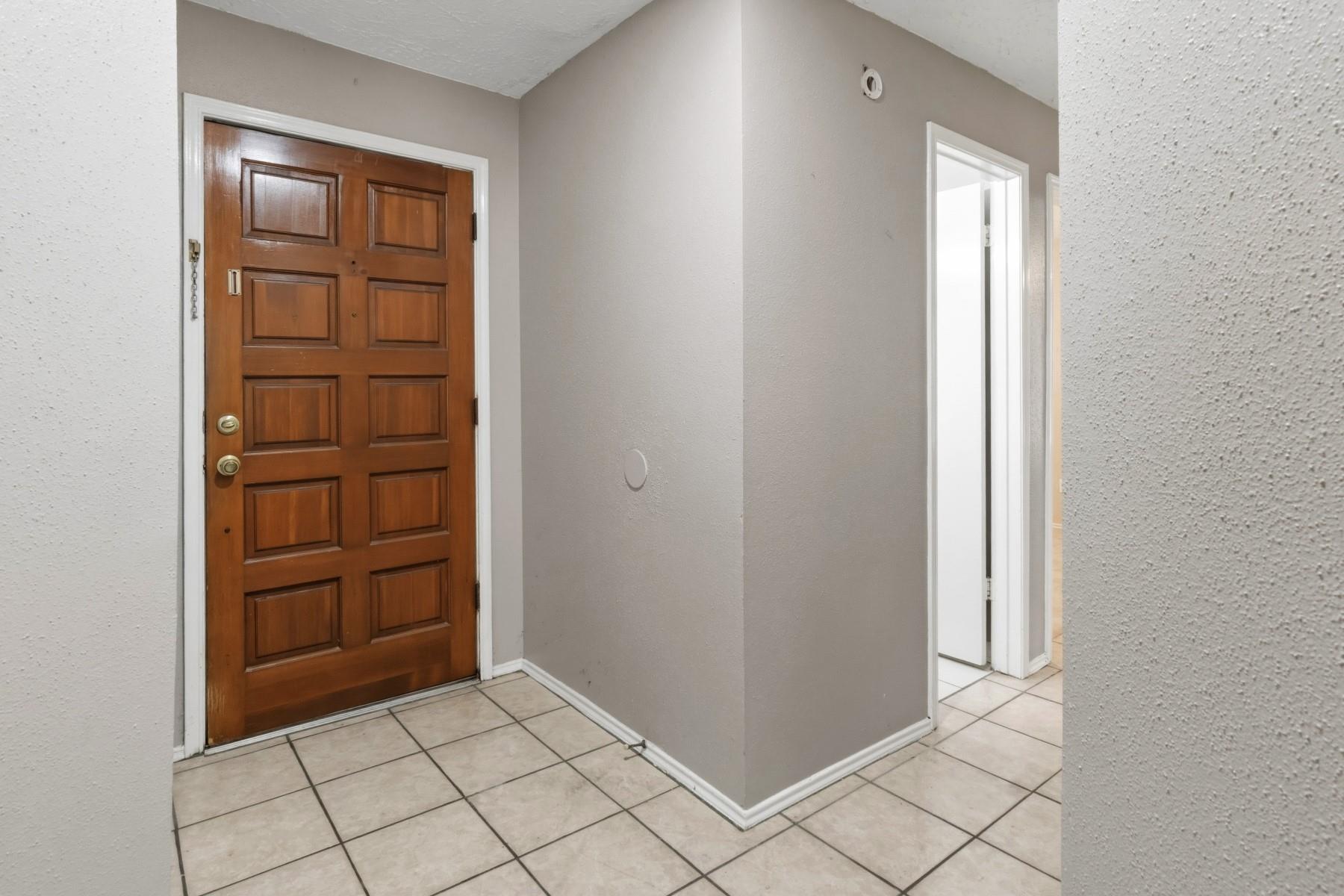914 Briarwood Court