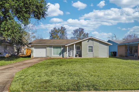 Photo of 5215 Grace Point Lane, Houston, TX 77048 (MLS # 67817912)