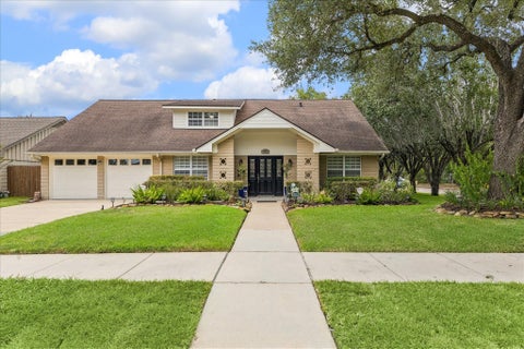 Photo of 5402 Valkeith Drive, Houston, TX 77096 (MLS # 5870117)