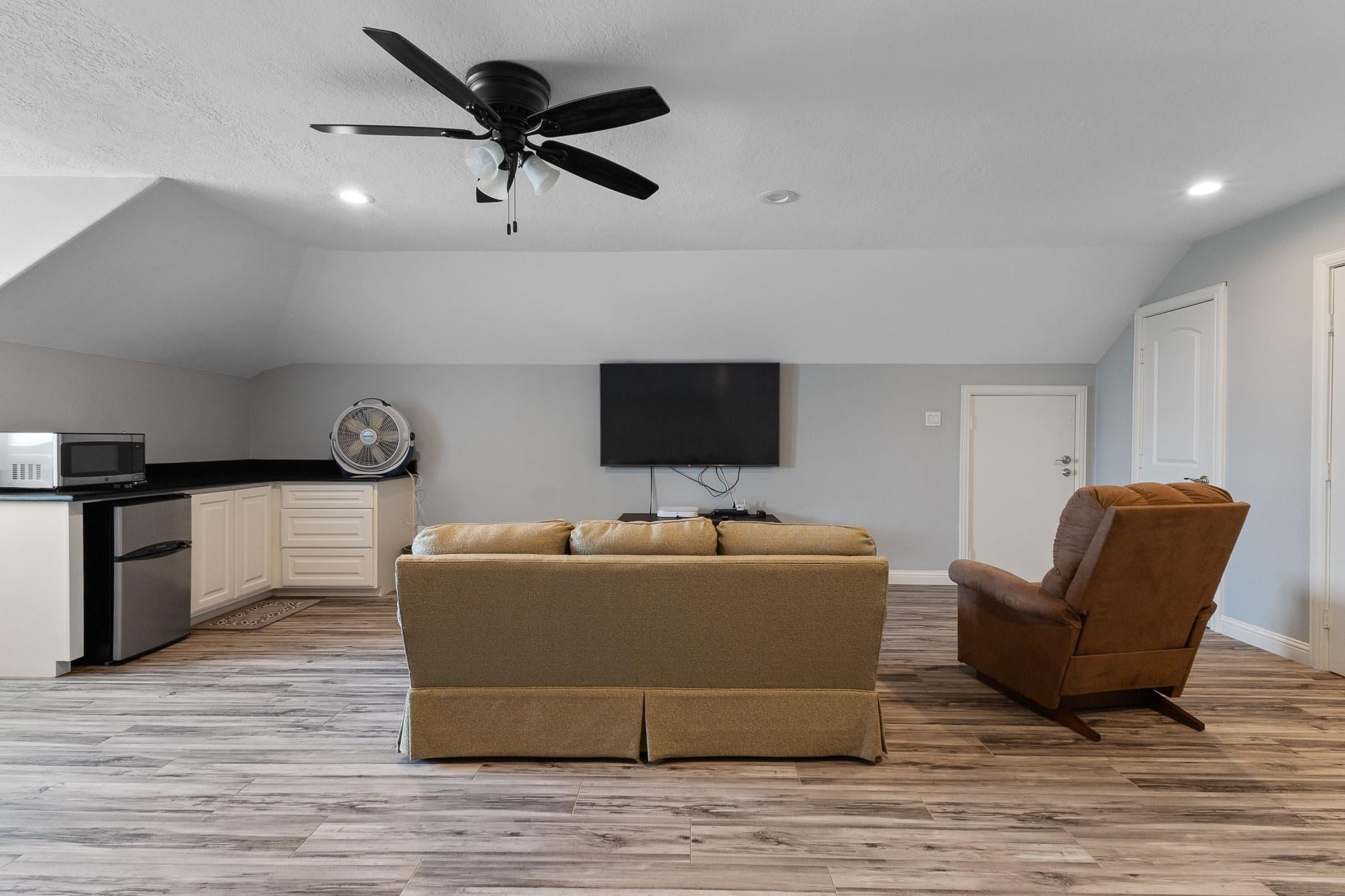 Jamaica Beach, Texas, 77554, United States, 3 Bedrooms Bedrooms, ,4 BathroomsBathrooms,Residential,Active,2025582
