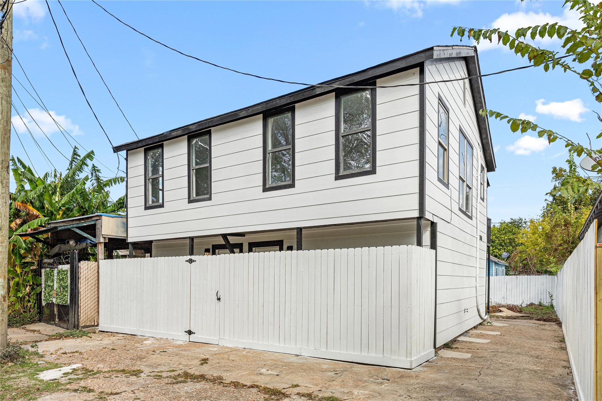 3229 Holman Street 4