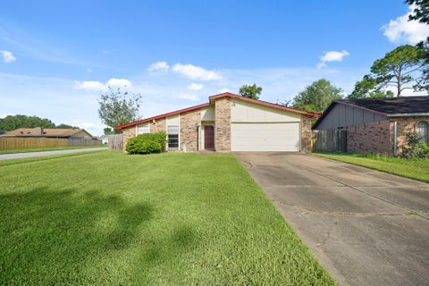 Photo of 15822 Danford Drive, Houston, TX 77053 (MLS # 86250442)