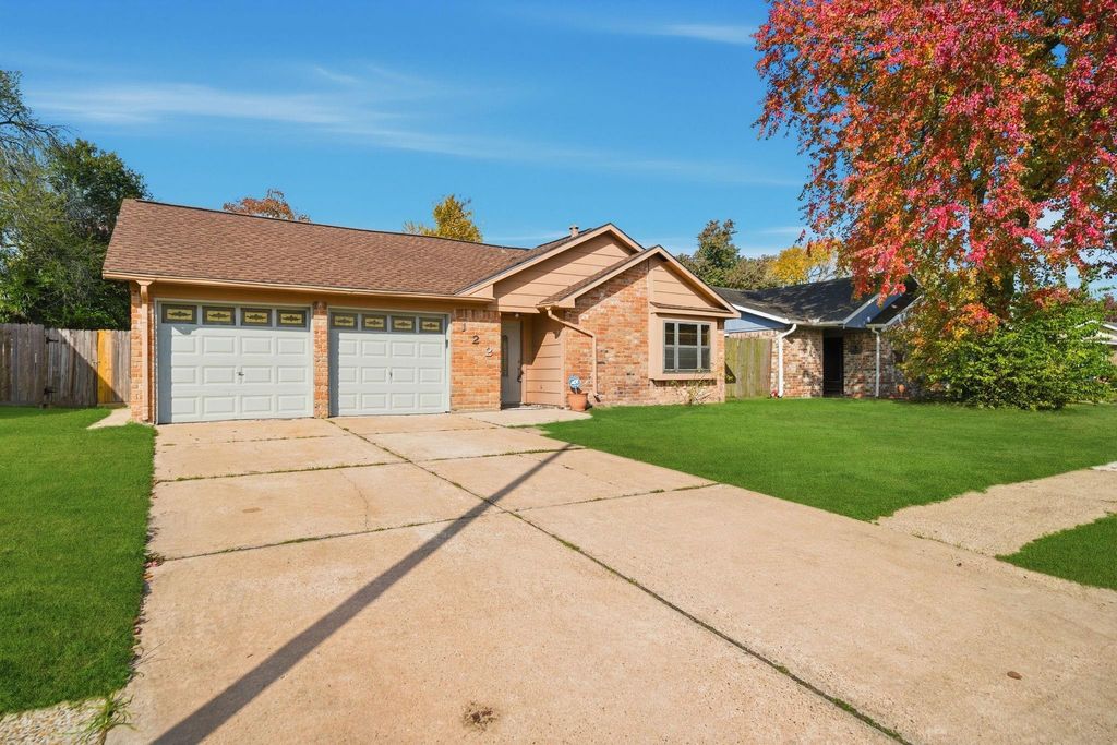 Photo of 122 White Cedar Street, Houston, TX 77015 (MLS # 5659398)