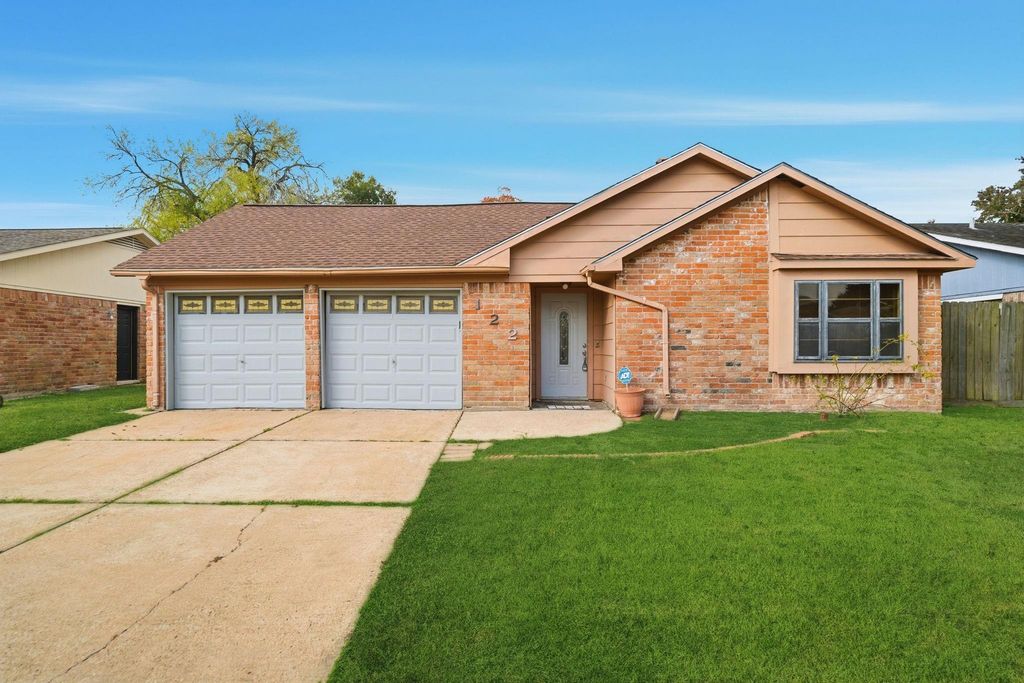 Photo of 122 White Cedar Street, Houston, TX 77015 (MLS # 5659398)