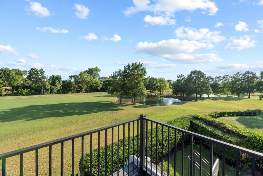 Photo of 23 Glen Eagles Drive, Sugar Land, TX 77479 (MLS # 30894785)