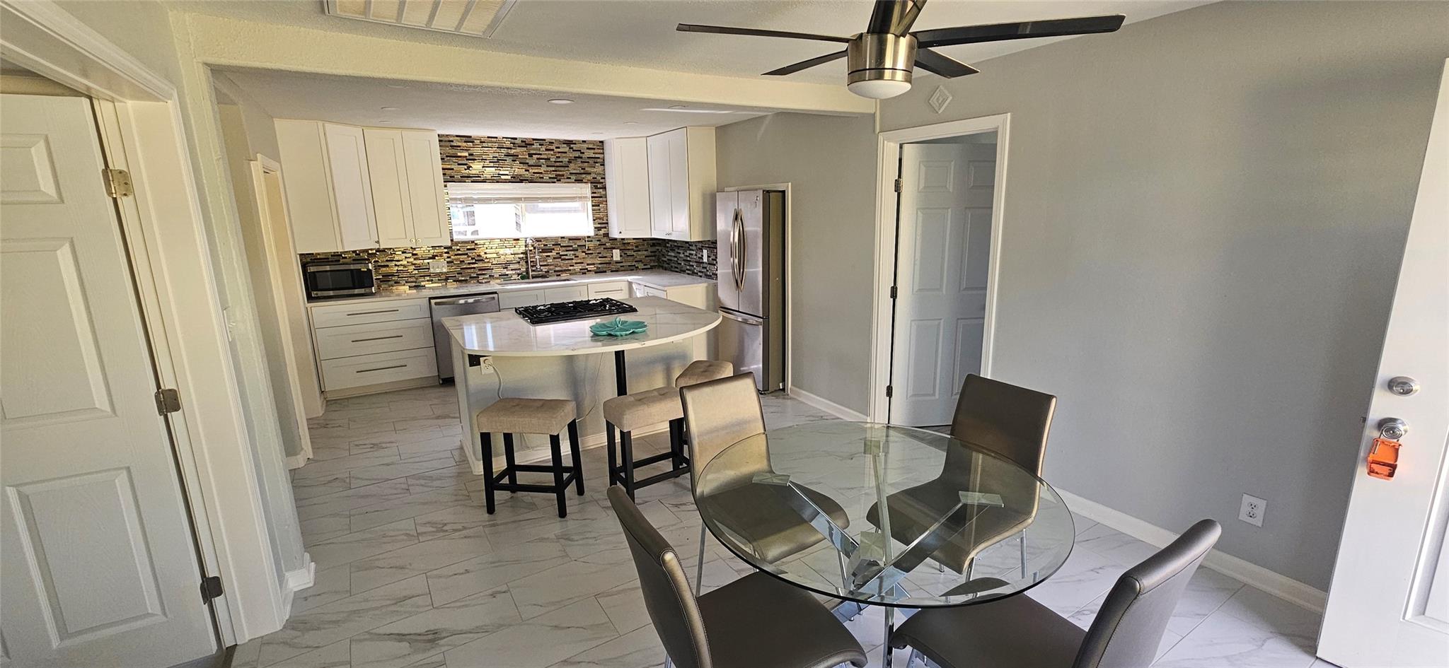 1643 Railroad Avenue