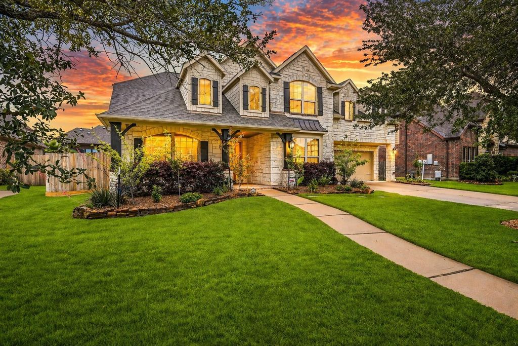 Photo of 1008 Point Isabel Lane, Friendswood, TX 77546 (MLS # 72562377)