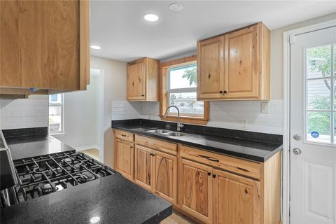 5919 Avenue R Galveston TX 77551