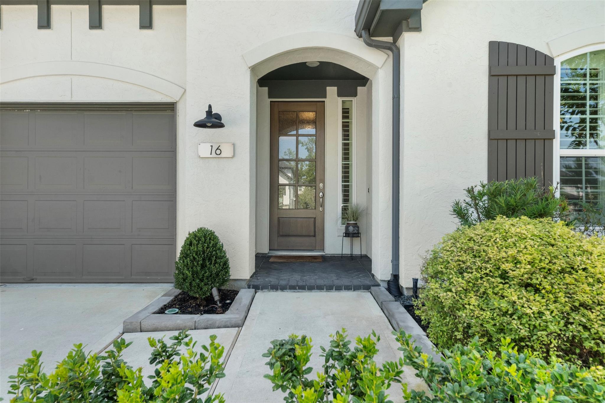 16 Mariposa Woods Drive