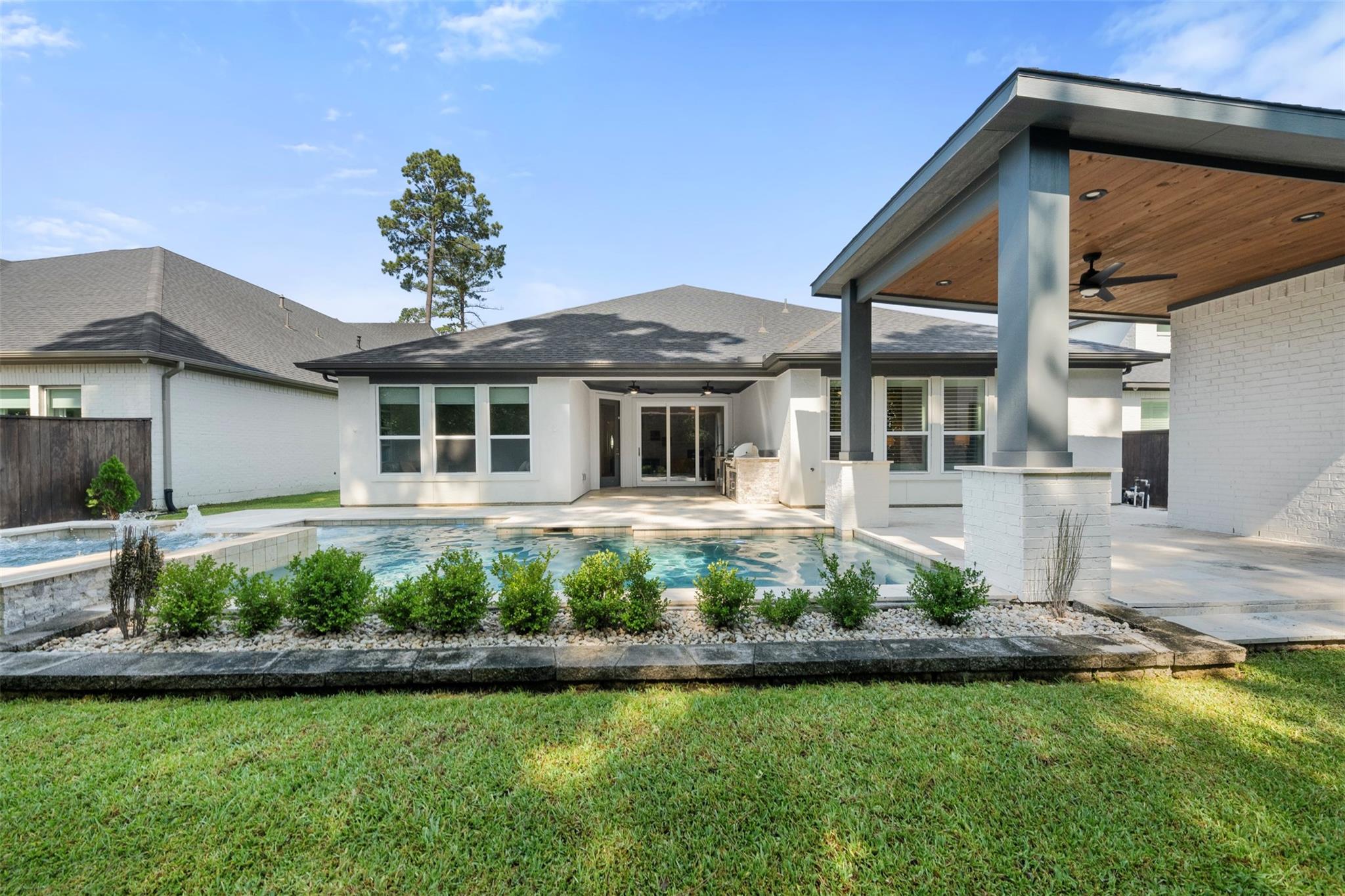 16 Mariposa Woods Drive