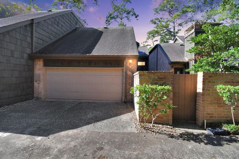 Photo of 202 Sugarberry Circle, Houston, TX 77024 (MLS # 60541449)