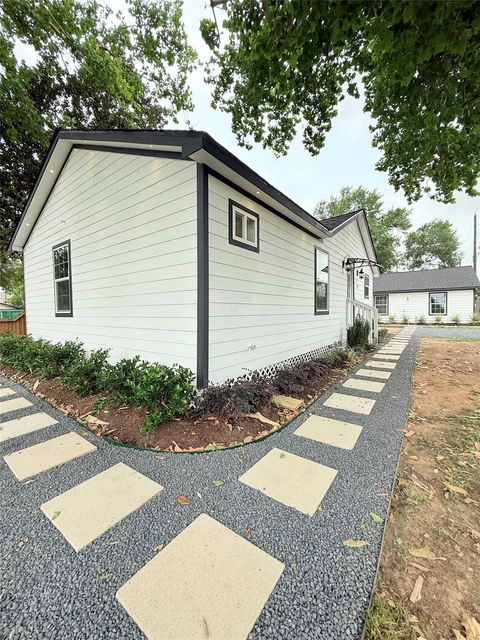 Photo of 115 Penick Road, Waller, TX 77484 (MLS # 76470780)