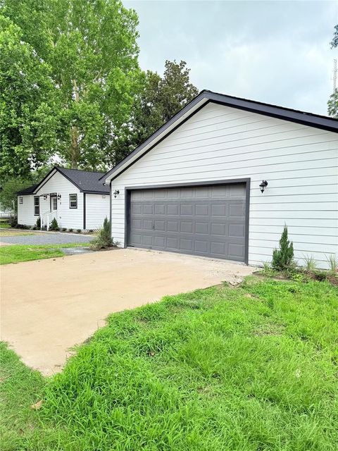 Photo of 115 Penick Road, Waller, TX 77484 (MLS # 76470780)