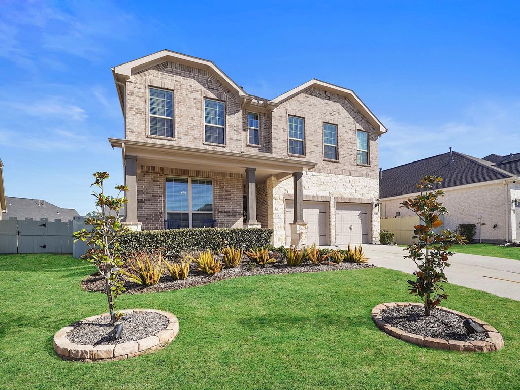 Photo of 10267 Bayou Oaks Drive, Conroe, TX 77385 (MLS # 34720622)