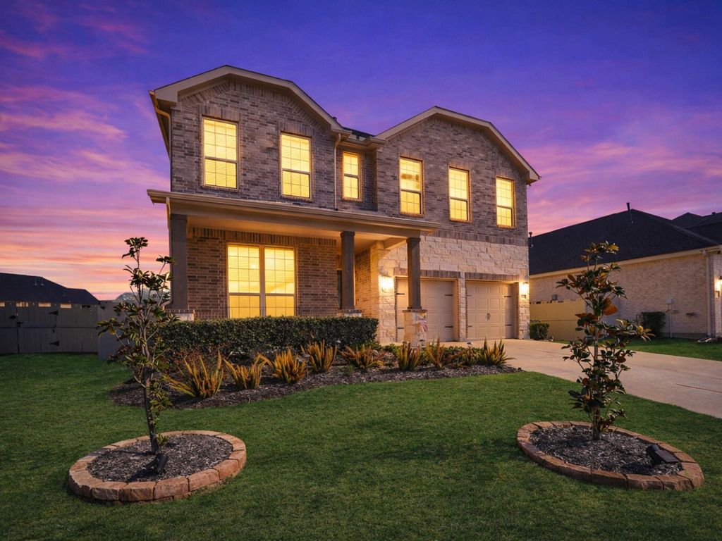 Photo of 10267 Bayou Oaks Drive, Conroe, TX 77385 (MLS # 34720622)