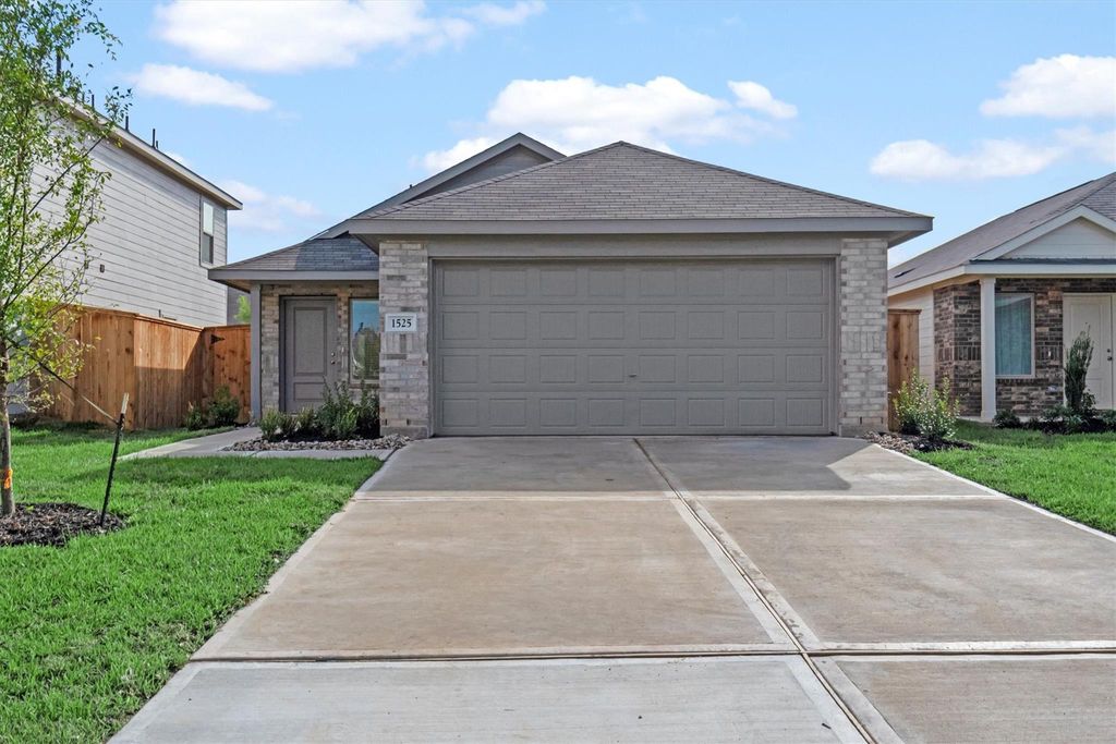 Photo of 1525 San Sebastien Drive, Conroe, TX 77301 (MLS # 97368796)