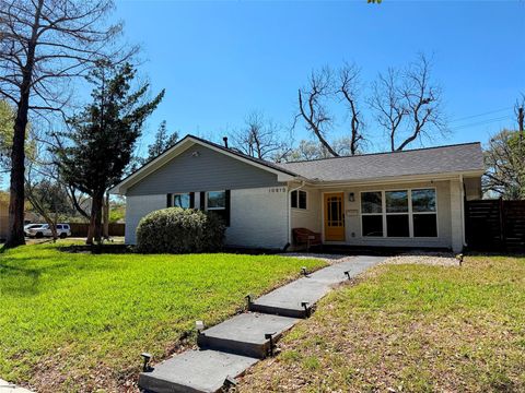 Photo of 10810 Burdine Street, Houston, TX 77096 (MLS # 11800934)