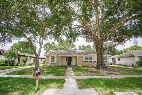 Photo of 13626 Woodchester Drive, Sugar Land, TX 77498 (MLS # 24873418)