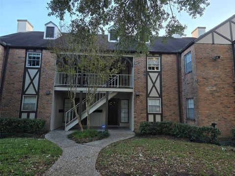 Photo of 856 Wax Myrtle Lane, Houston, TX 77079 (MLS # 26055019)