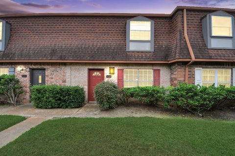 Photo of 9303 Hammerly Boulevard #402, Houston, TX 77080 (MLS # 24668415)