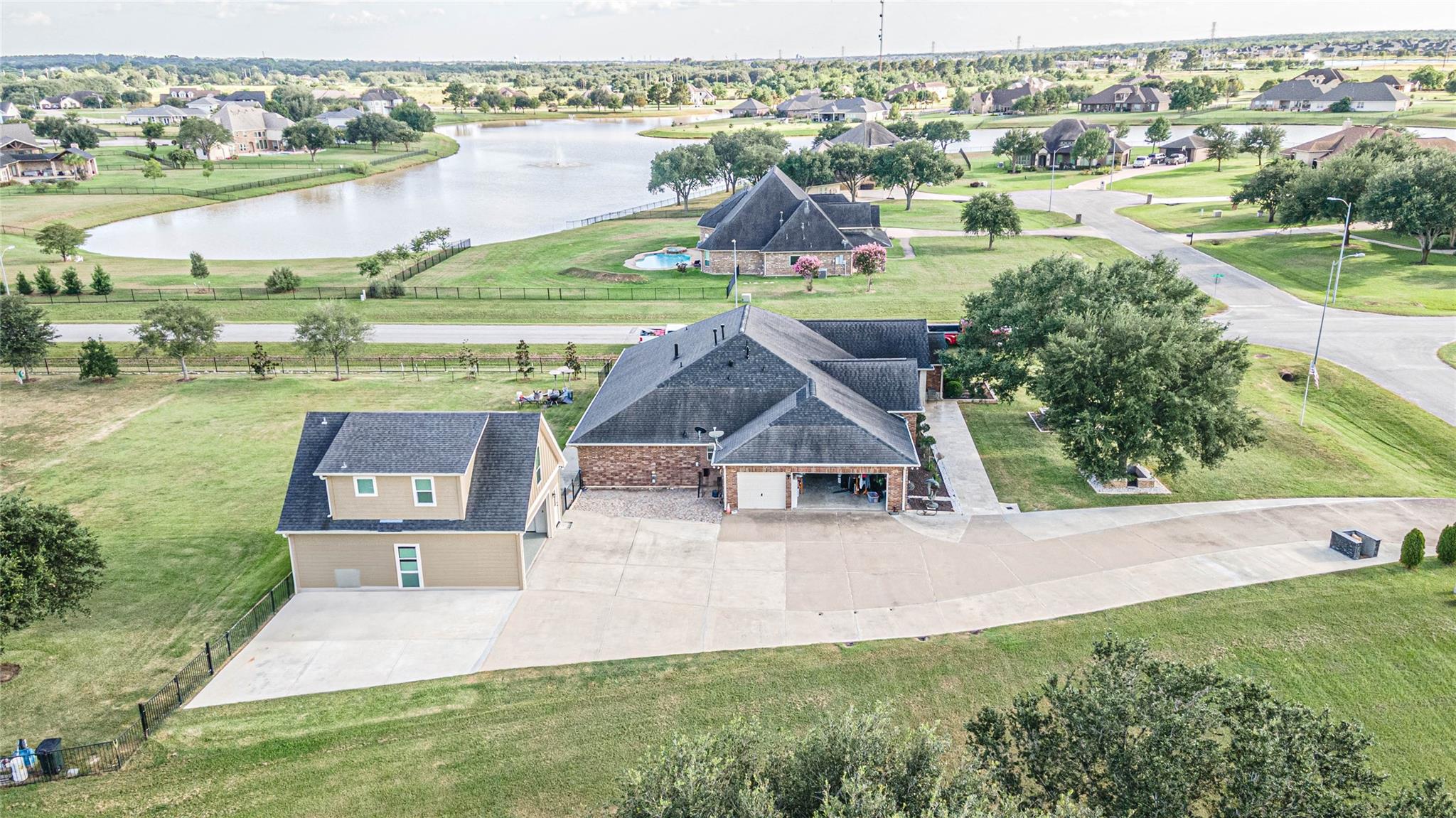 4702 Oasis Point
