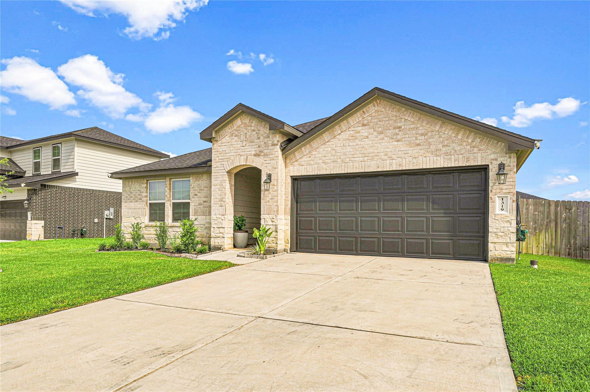 1319 Sea Breeze Way