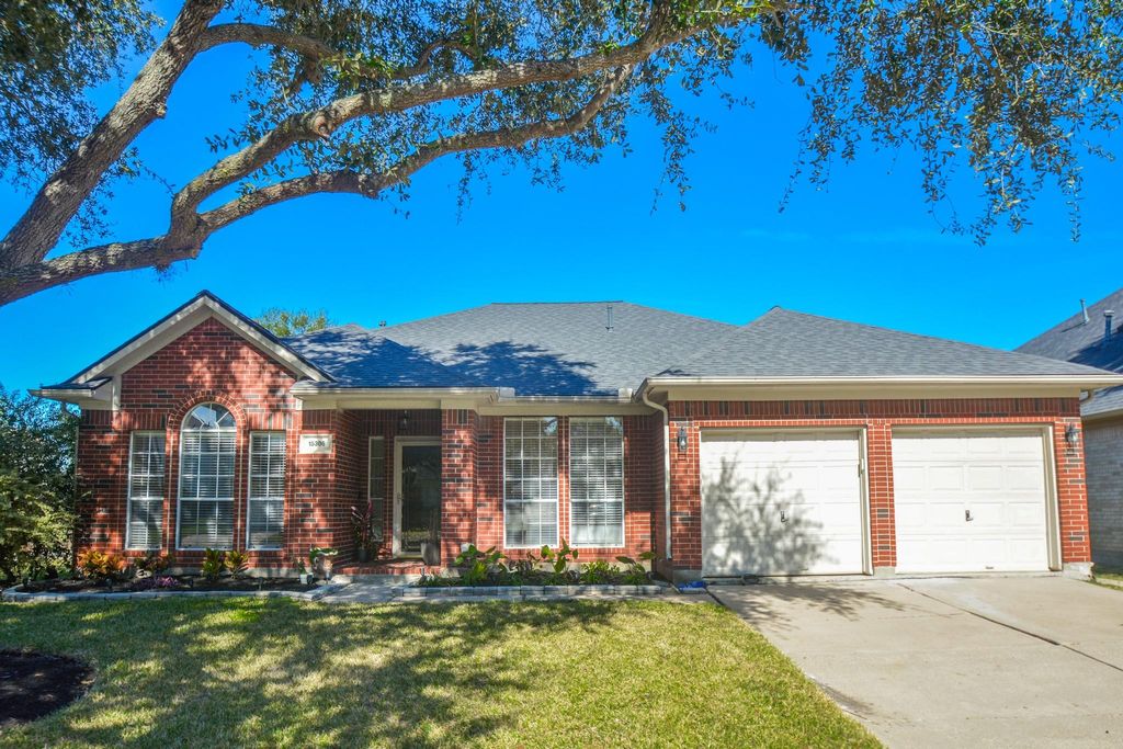 Photo of 15306 Park Glen Drive, Sugar Land, TX 77498 (MLS # 40928690)